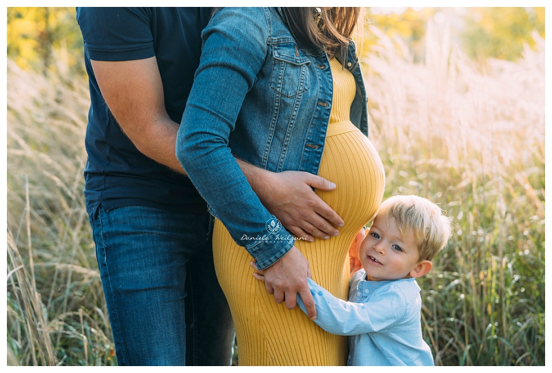 Babybauchfotos – Babybauchshooting – Familienfotos im Freien