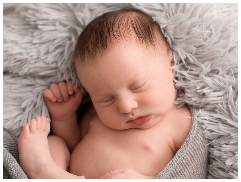 Neugeborenenshooting | Neugeborenenfotos  im Atelier