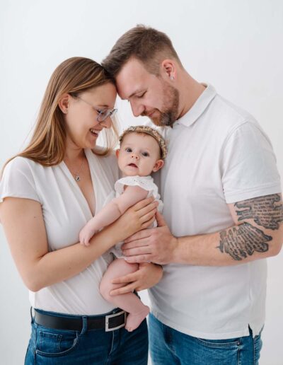 Familienfotos mit Baby, Babyshooting, Babyfotoshooting, FAmilienfotos Linz, Fotostudio St. Valentin
