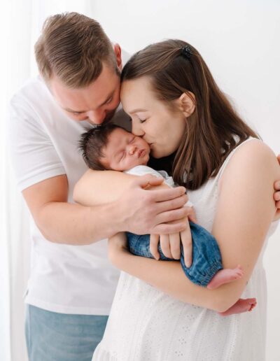 Neugeborenenfoto, Familienfotos St. Valentin, Neugeborenenfotoshooting Linz.