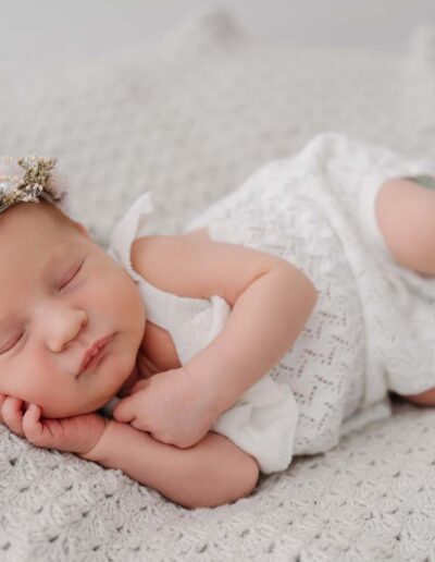 Neugeborenenfotos in St. Valentin, Fotoshooting Neugeborenes Linz.