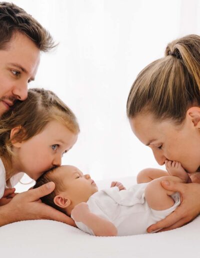 Neugeborenenfotos, Neugeborenenfotoshooting in Steyr, authentische Babyfotos.