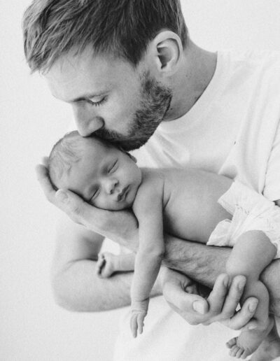 Neugeborenenfotos, Neugeborenenfotoshooting in Linz. Natürliche Babyfotos in St. Valentin.