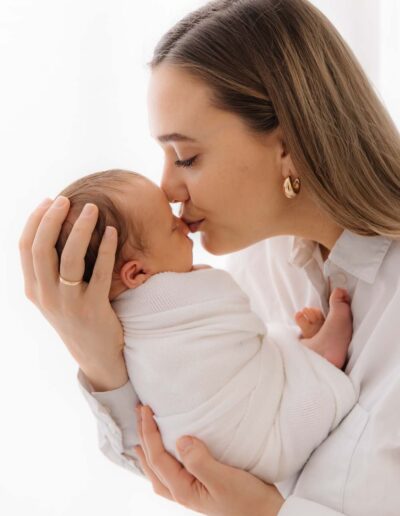 Neugeborenenfotos, Fotoshooting Neugeborenes in Linz & Amstetten. Natürliche Babyfotos.