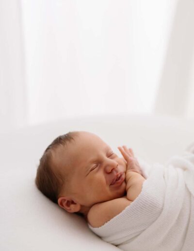 Neugeborenenfotos, Neugeborenenfotoshooting in St. Valentin, Fotostudio Linz.