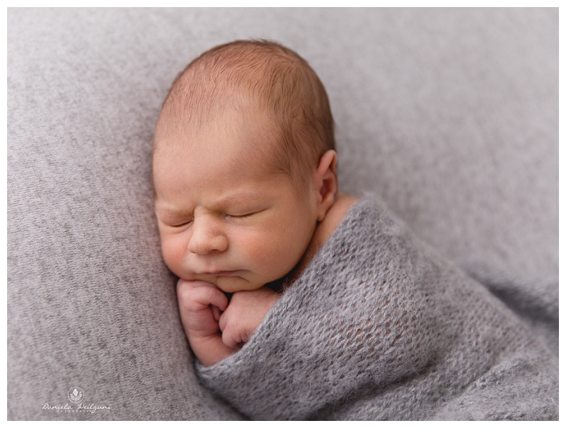 Babyfotos Neugeborenenfotos natürlich